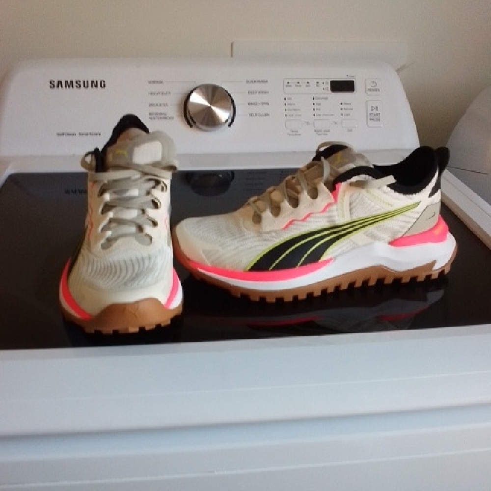 Puma Women's Sneakers in White, Pink, and Black